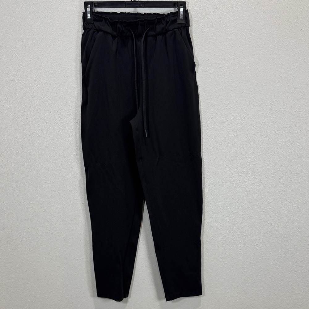 Lululemon stretches high rise pants in black